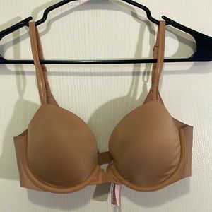 Nude Victoria’s Secret Lightly Lined Bra